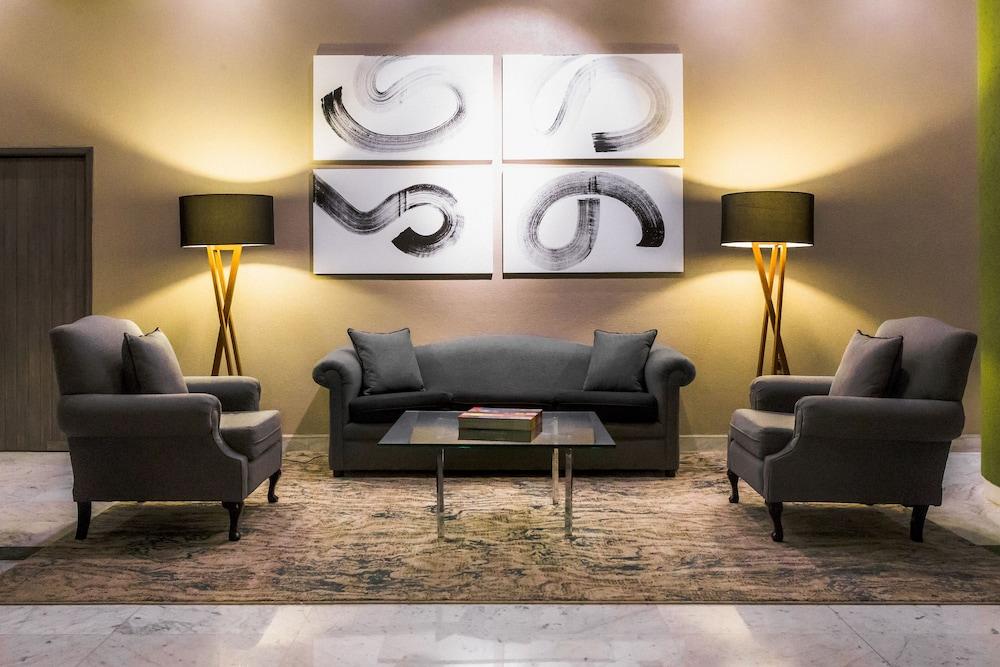 퀄리티 인 파추카 호텔 Pachuca 외부 사진 A living room with a carpet