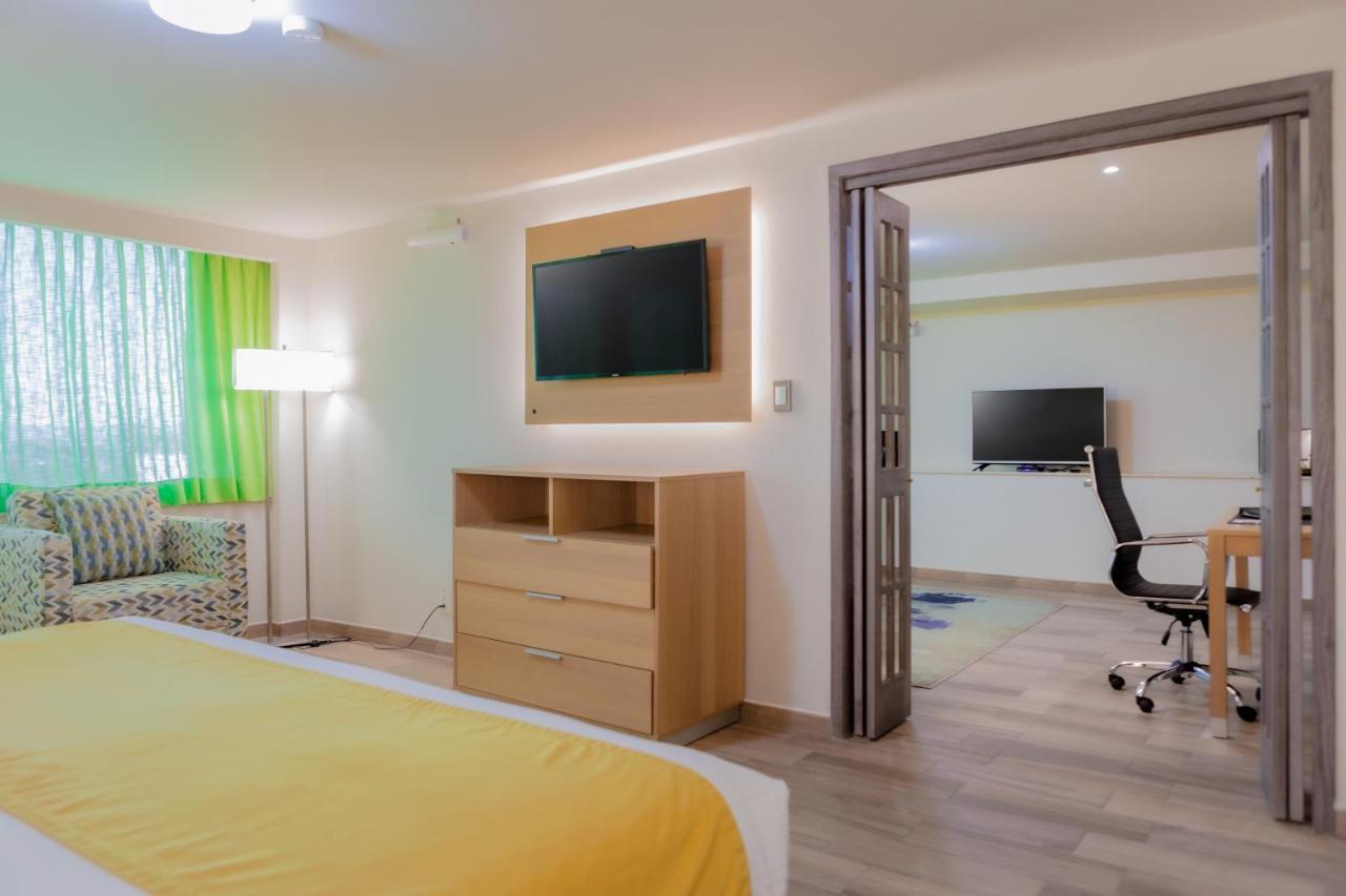 퀄리티 인 파추카 호텔 Pachuca 외부 사진 A suite at the Holiday Inn Express in San Francisco