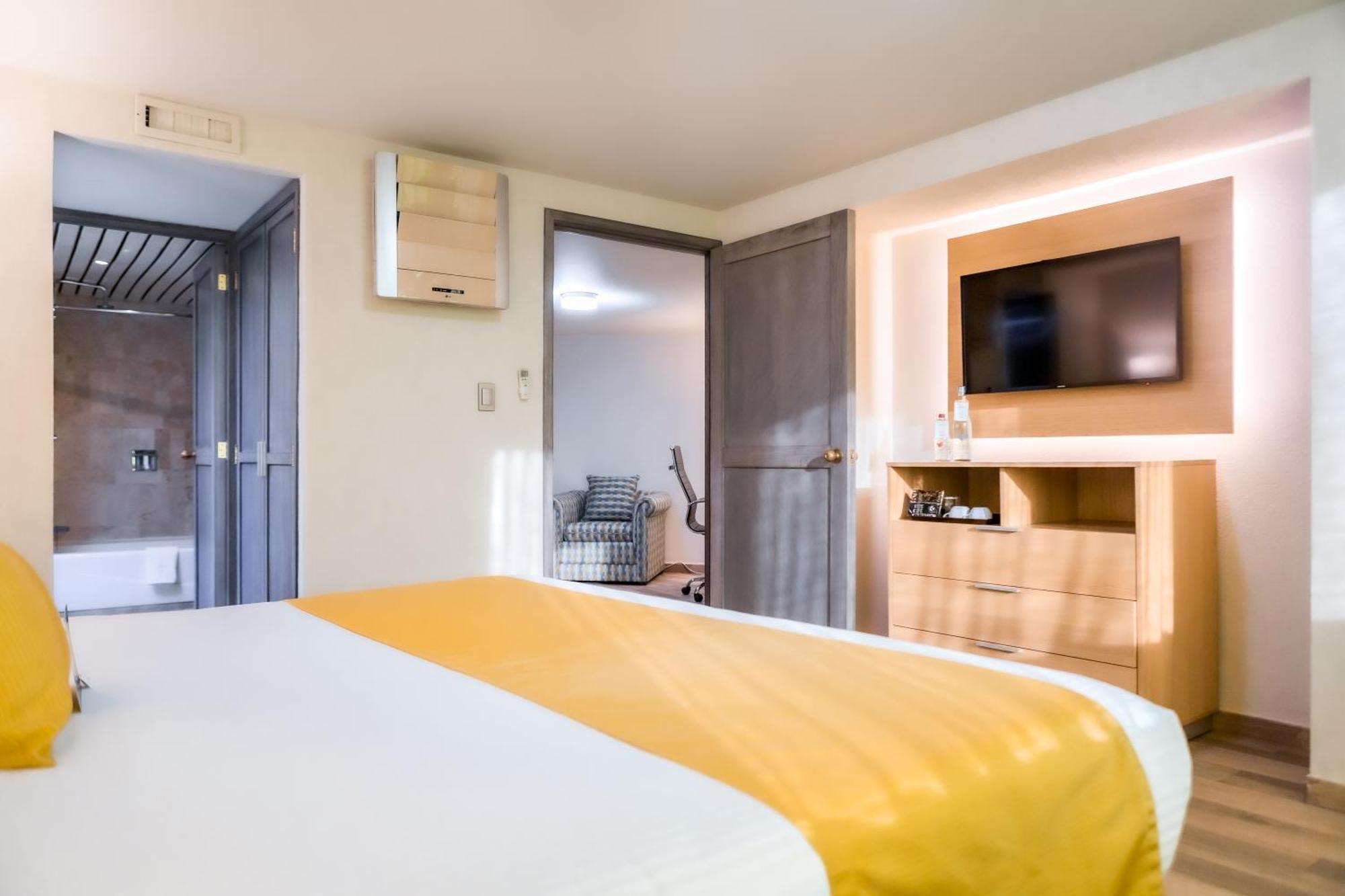 퀄리티 인 파추카 호텔 Pachuca 외부 사진 A room at the hotel
